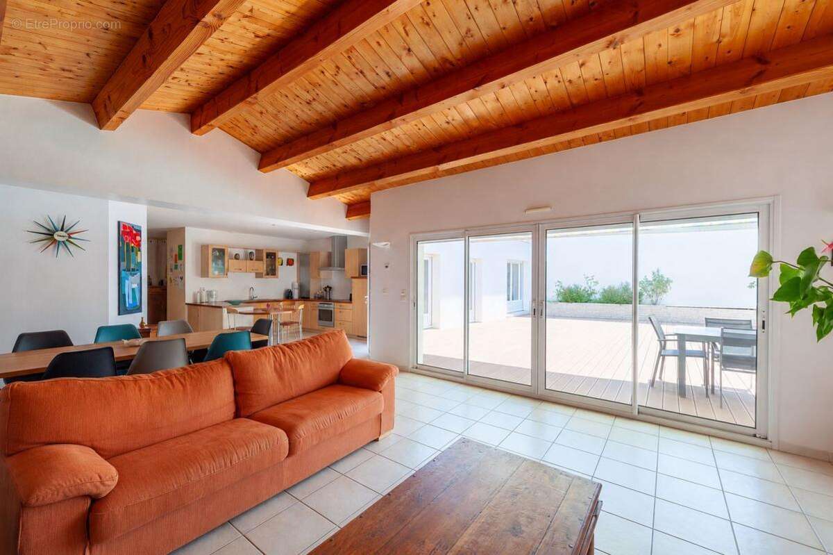Nieul sur Mer - Maison plain-pied 153 m² - 4 chambres - garage - piscine - photo 6