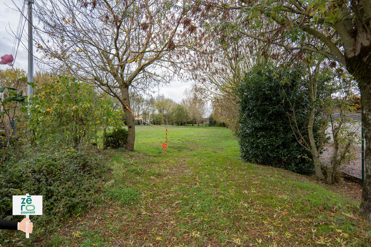 Terrain à MAREUIL-SUR-LAY-DISSAIS