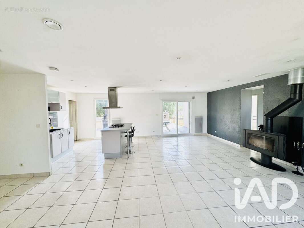 Maison 146 m² à Sainte-Agathe-La-Bouteresse  - photo 5
