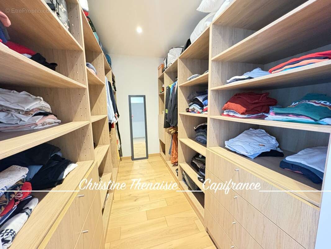 Maison récente à vendre 6 pièces : Plain-Pied - 3 chambres - Bureau - 1 salle d'eau - 1 salle de bains - 2 wc - garage - Préau S - photo 15