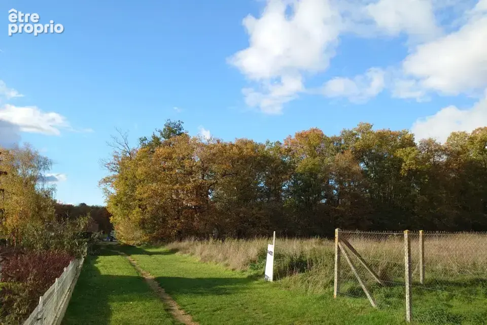 Terrain à FONTAINE-LA-GUYON