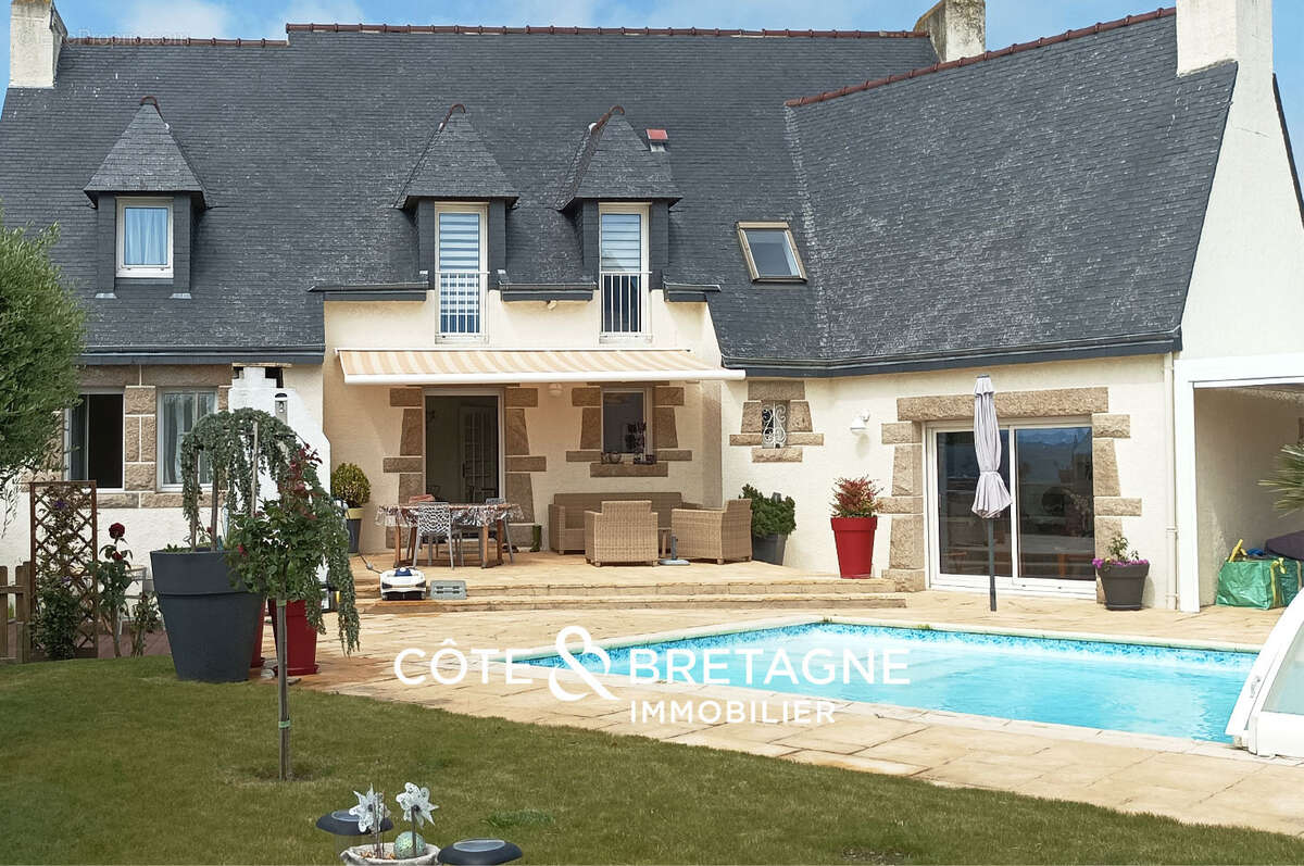 Maison familiale à vendre à Yffiniac   188 m2 avec piscine et sous-sol complet I REF 2025-135 - photo 18