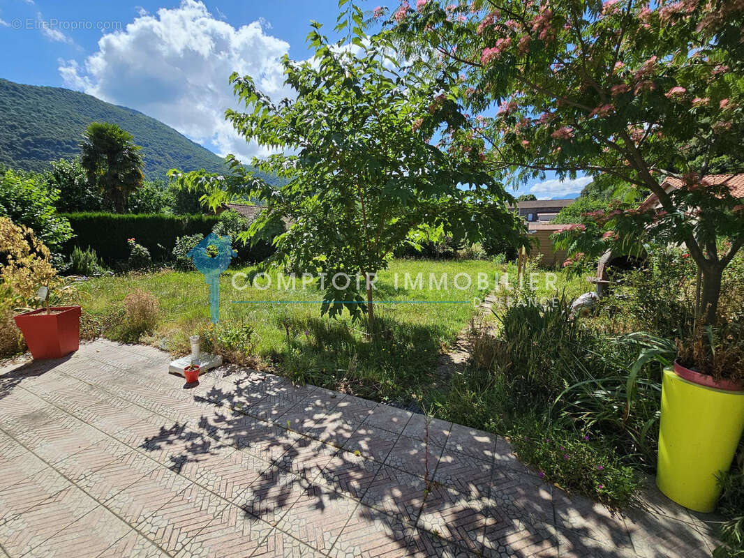 Maison plain pied T4 de 117 m2 avec 2 garages sur parcelle de 682 m2 - photo 9