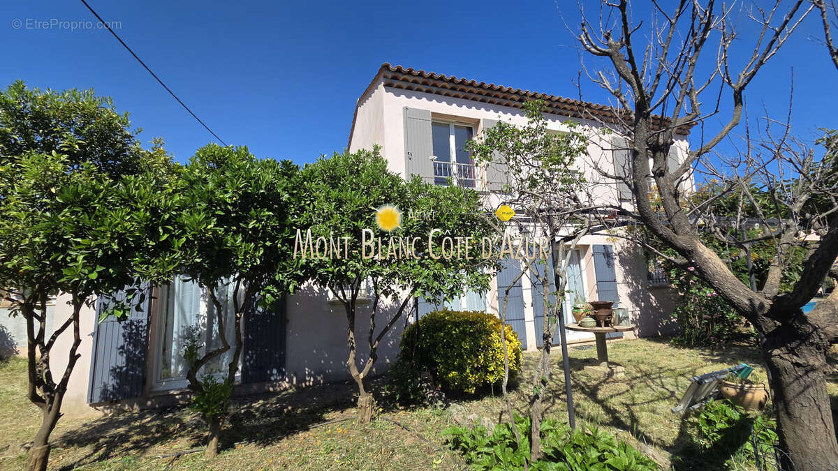Villa 3 chambres 100 m2 terrain 824 m2 proche centre et plage - photo 6