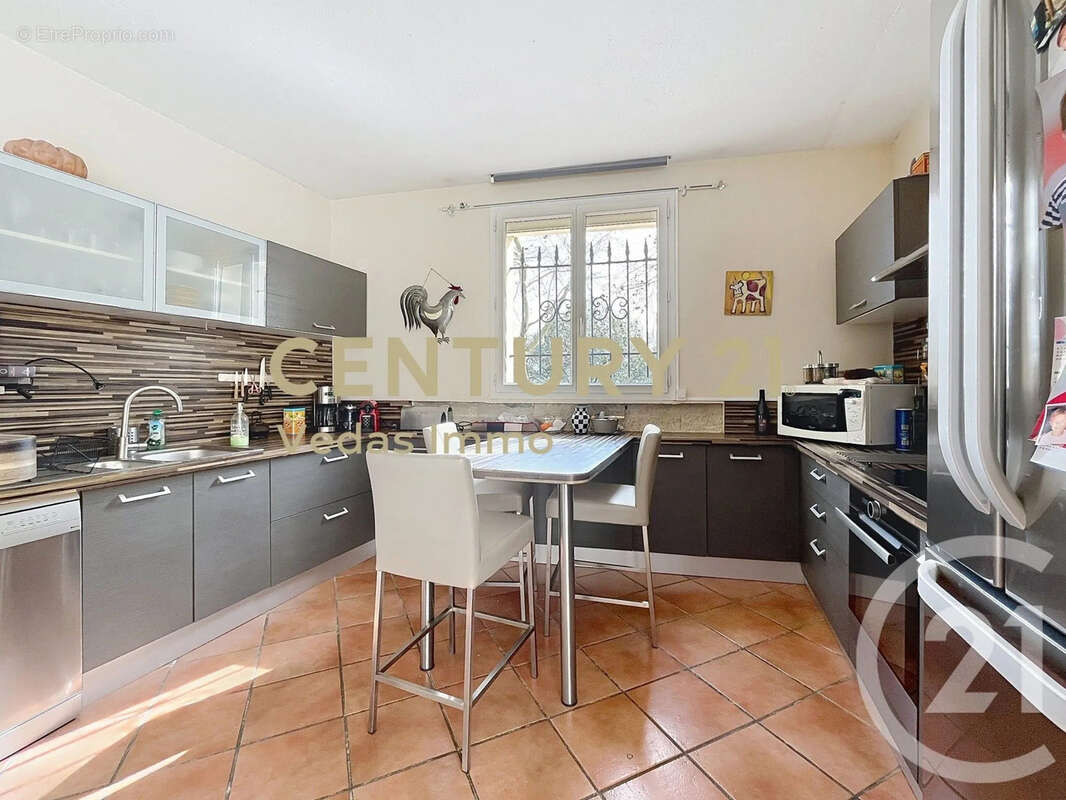 Maison 205 m² à Saint-Jean-De-Vedas  - photo 7