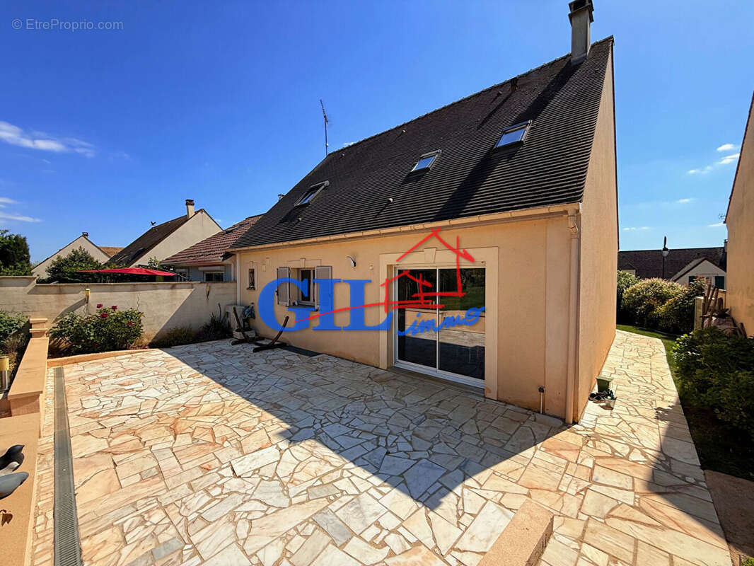 Maison à SAVIGNY-LE-TEMPLE