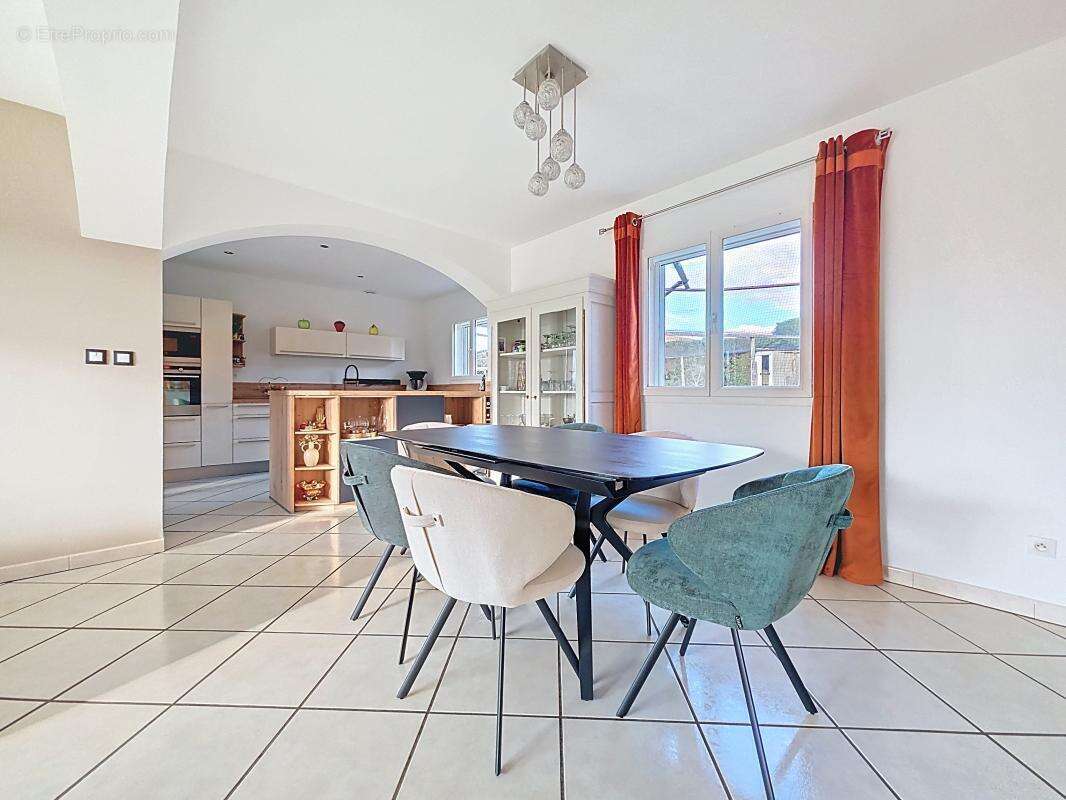 Maison à EYZIN-PINET