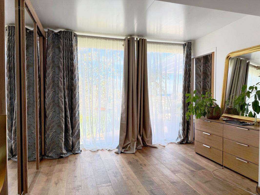 Appartement à VALLAURIS