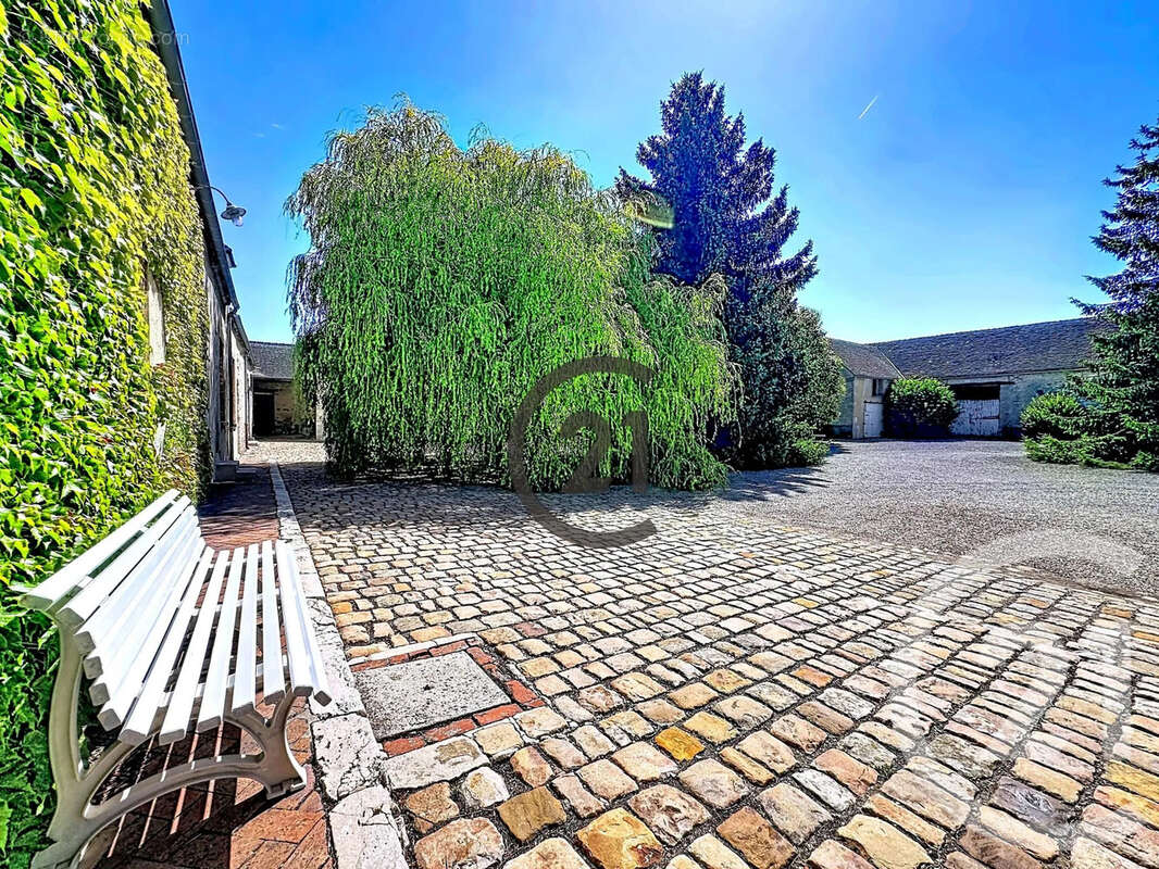 Maison 146 m² à Saint-Loup-De-Naud  - photo 14