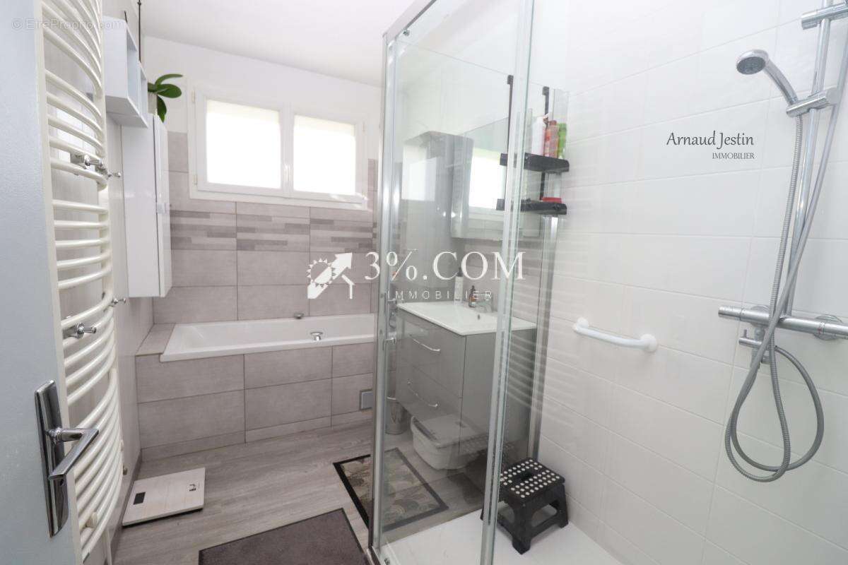 Maison à SAINT-JACQUES-DE-LA-LANDE