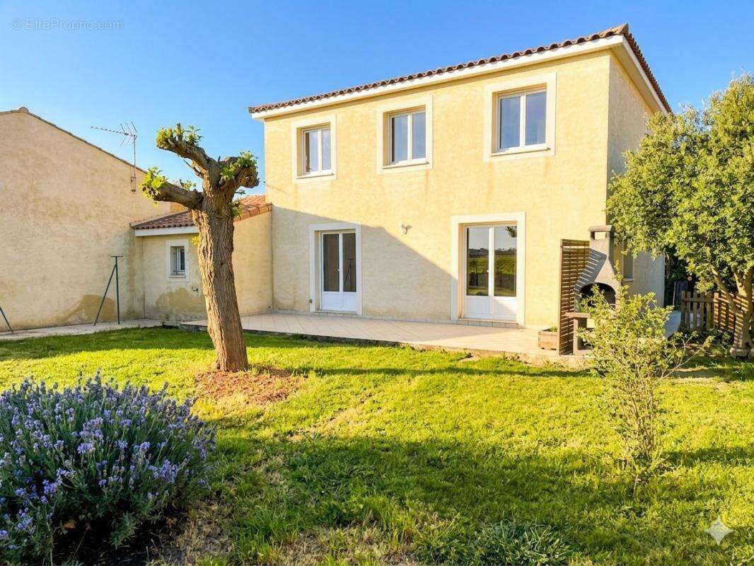 Grande Villa T5 en très bon état avec jardin, garage et terrasse. Superbe vue dégagée - photo 4
