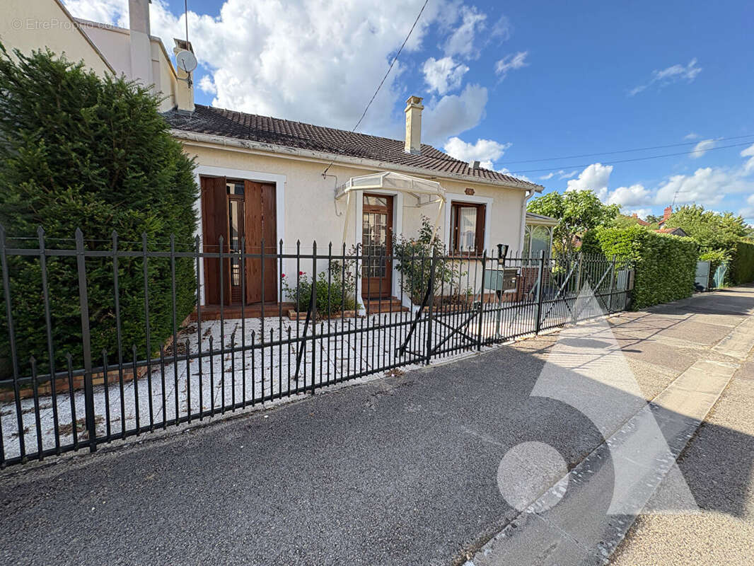 Maison à SAINT-JULIEN-LES-VILLAS