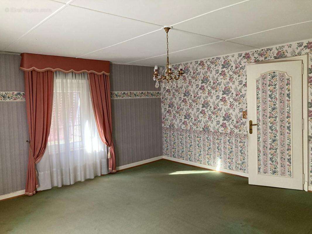 Maison à MONTECHEROUX