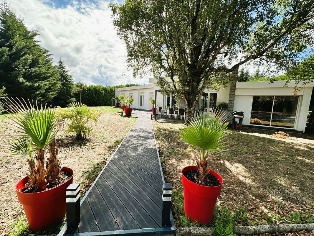 Maison à SAINT-YORRE