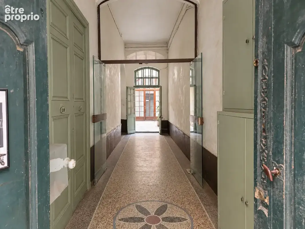 À vendre à Arles   Maison bourgeoise du XVIIe siècle de 315 m2 en centre historique - photo 4