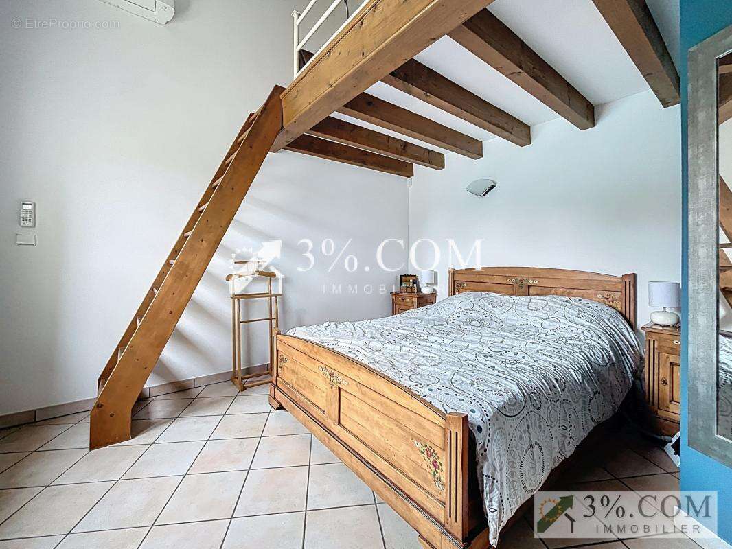 Maison à MONTELEGER