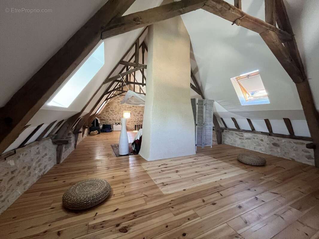 PROCHE FIGEAC – Authentique maison quercynoise en pierre de plain-pied avec grange - photo 12