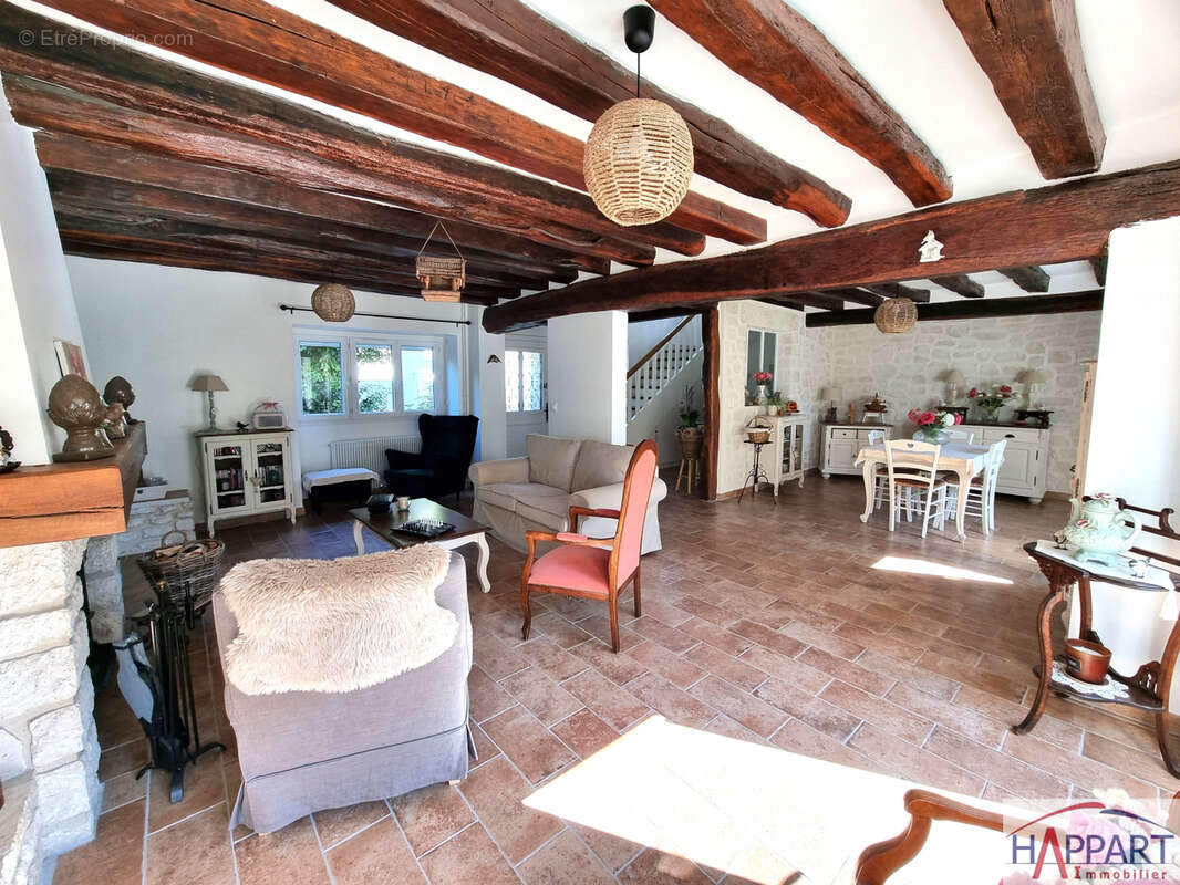 Maison à VAUX-LE-PENIL