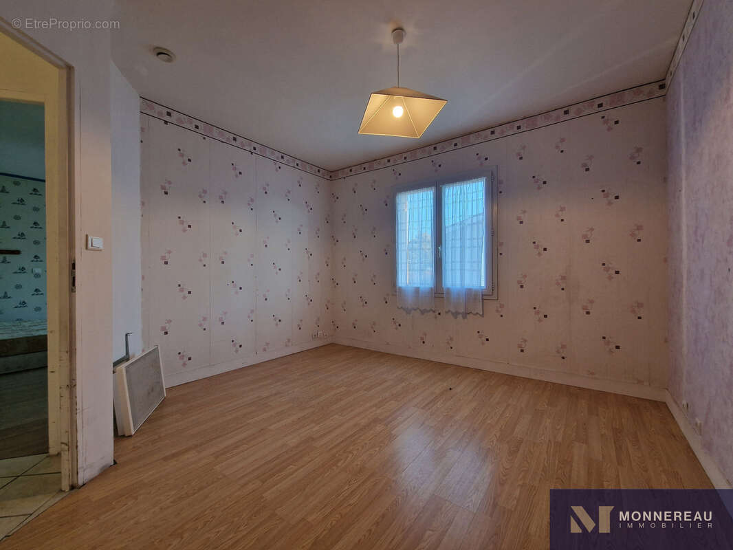 Maison à MONTMOREAU-SAINT-CYBARD