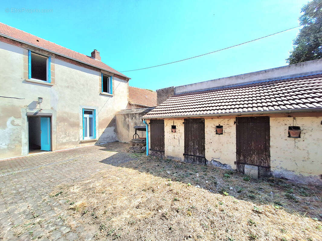 A vendre Grande maison à fort potentiel à Doyet - photo 16