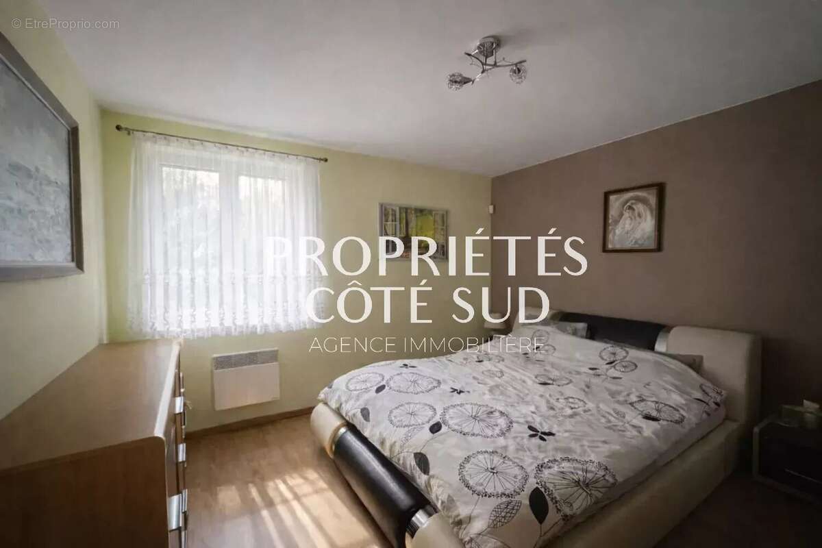 Maison à LAUDUN-L'ARDOISE