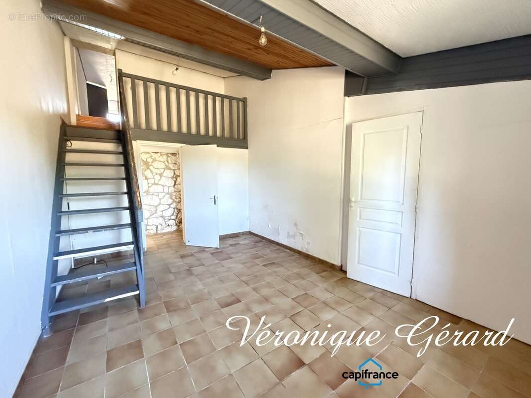Ensemble immobilier de 300M² 11 pièces sur environ 2976 M² - photo 17