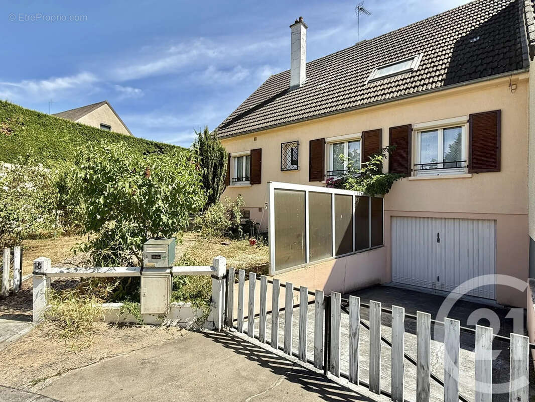 Maison à YZEURE