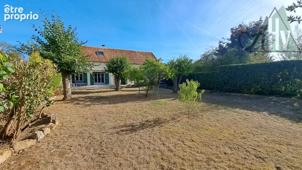 COURLON (89) - Belle maison de charme de 245 m2 avec 4 chambres, grande grange et dépendances. - photo 3