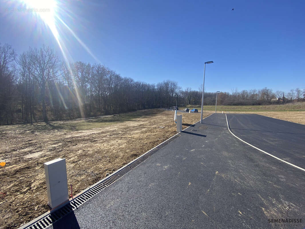 Terrain à SAINT-CLAR-DE-RIVIERE