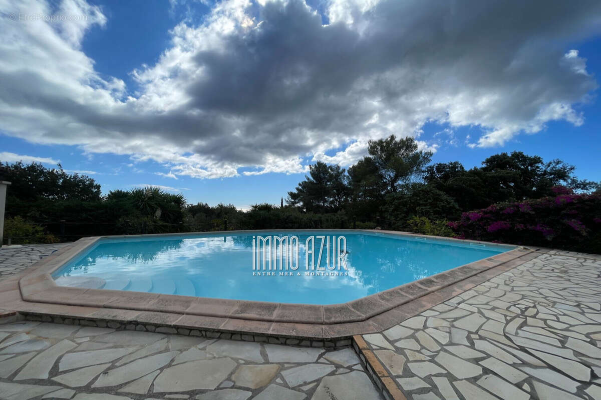 Maison à TOURRETTES-SUR-LOUP