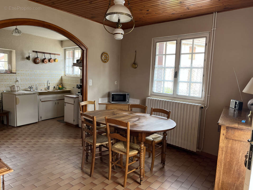 Maison à MONTCOMBROUX-LES-MINES
