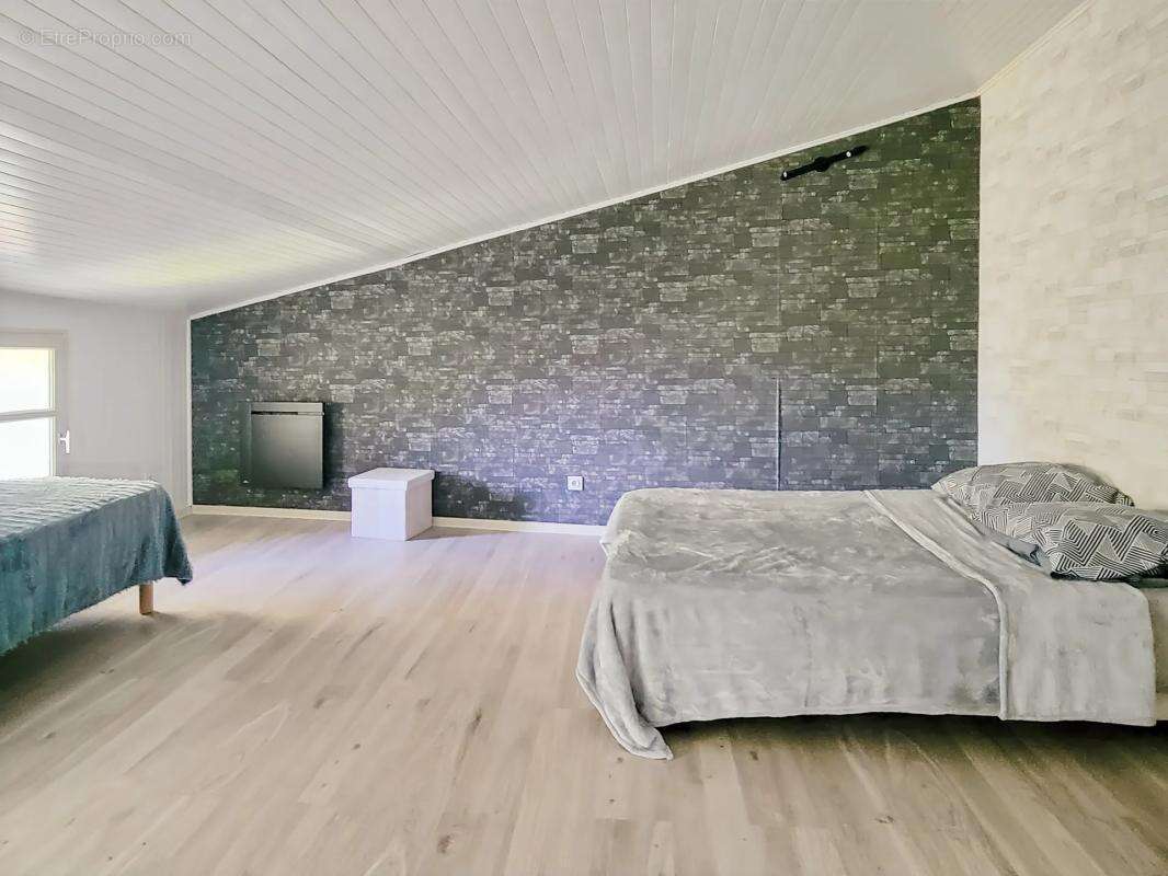 Maison à CHANOS-CURSON