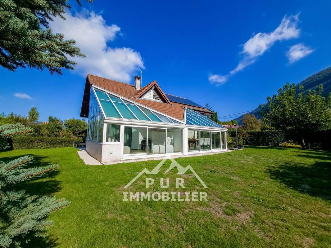 Maison à ETREMBIERES