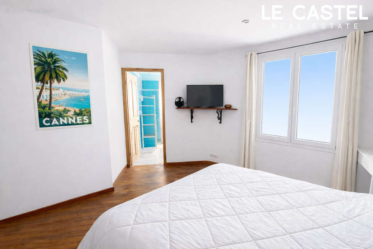Maison à CEYRESTE