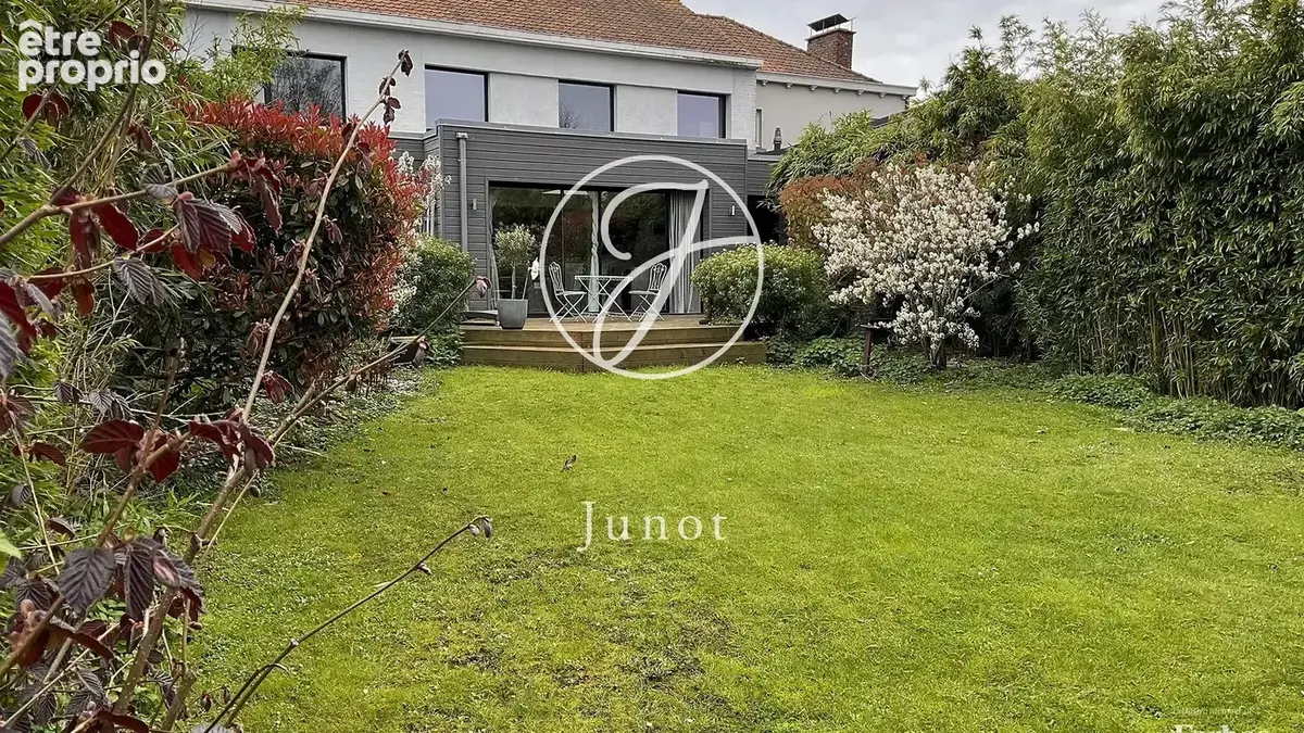 Sainghin en Mélantois – CENTRE - Maison de caractère – 265m² - 5 chambres - Local commercial – Jardin - Cave - Grenier - photo 10