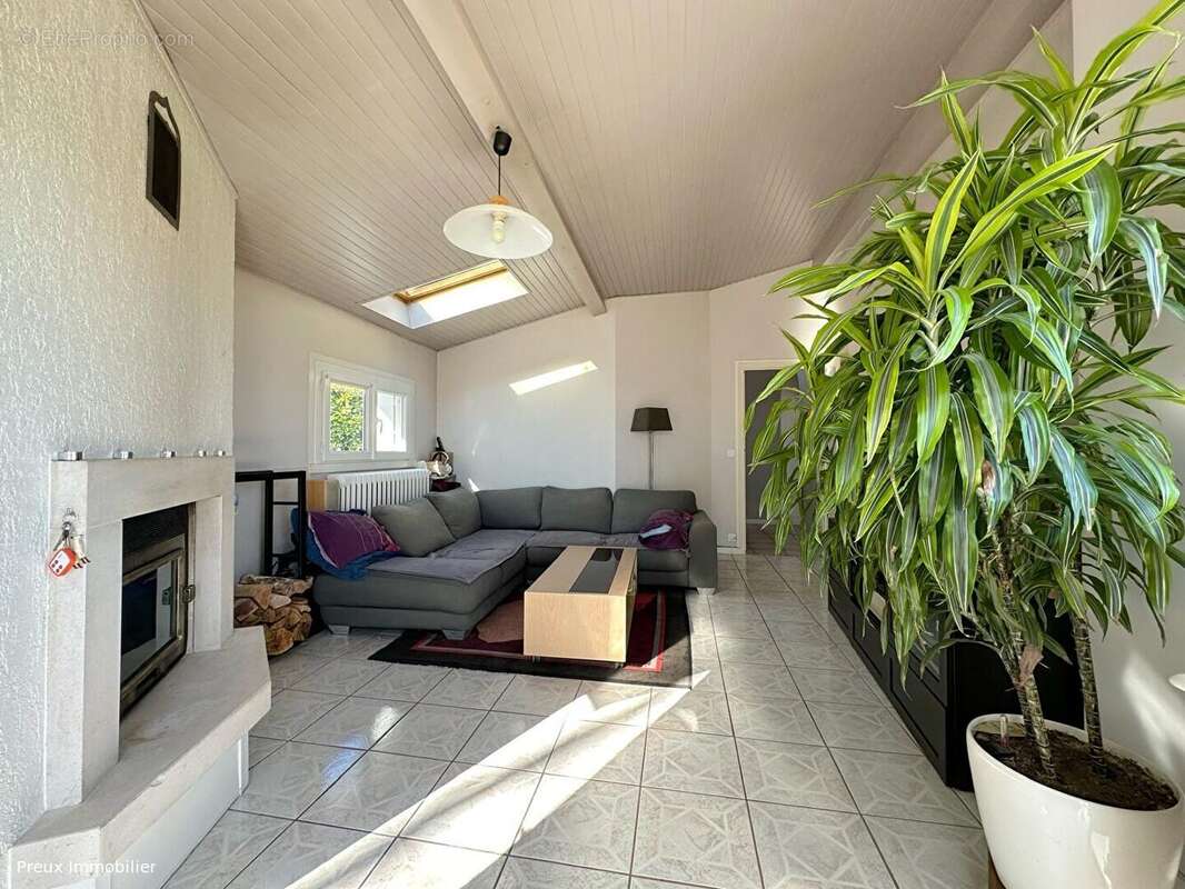 Appartement à POISY