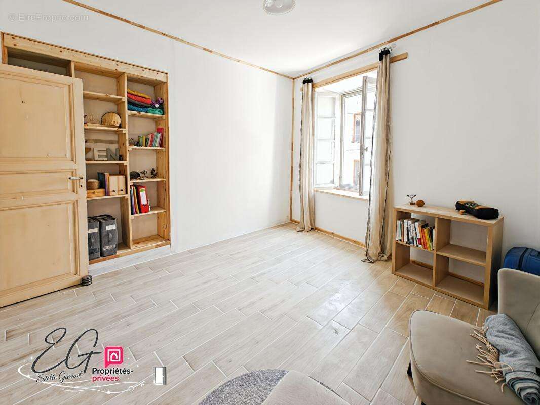 Maison de village avec terrasse, studio indépendant et beau potentiel - photo 9