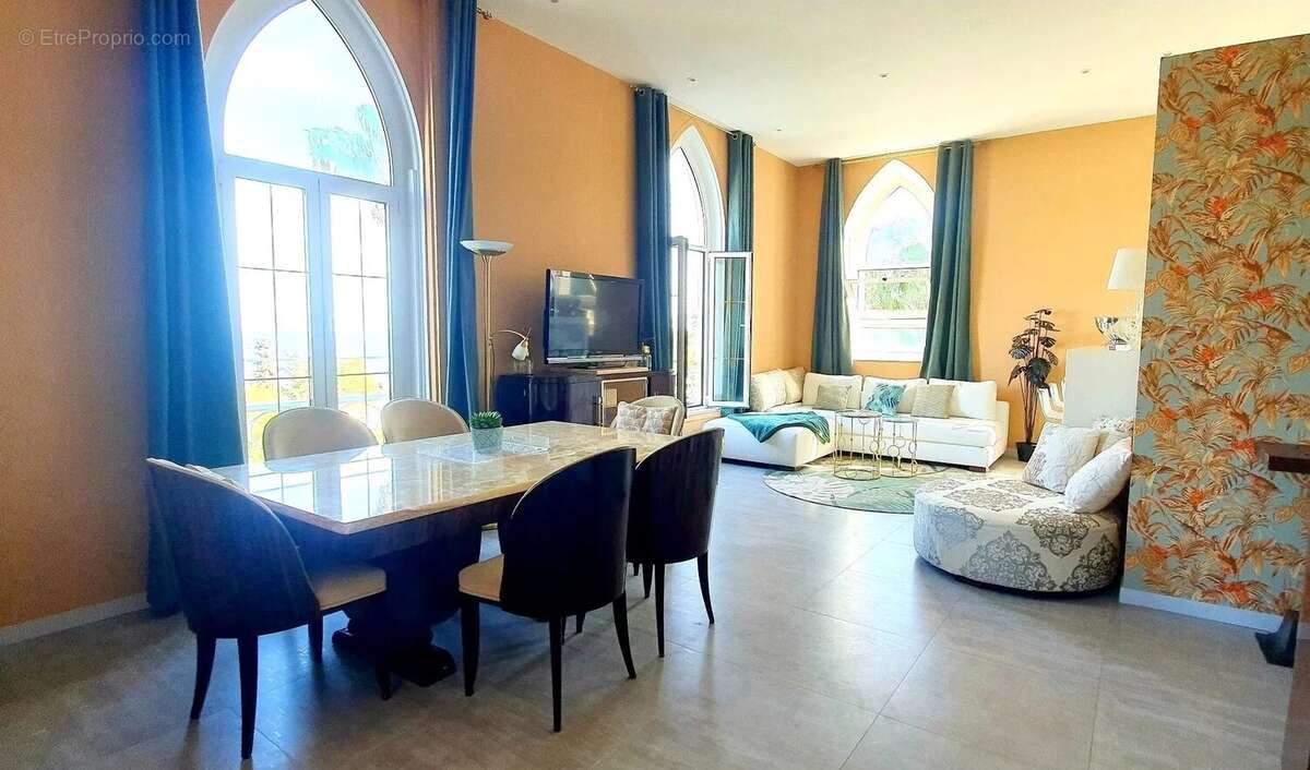 Appartement à VALLAURIS