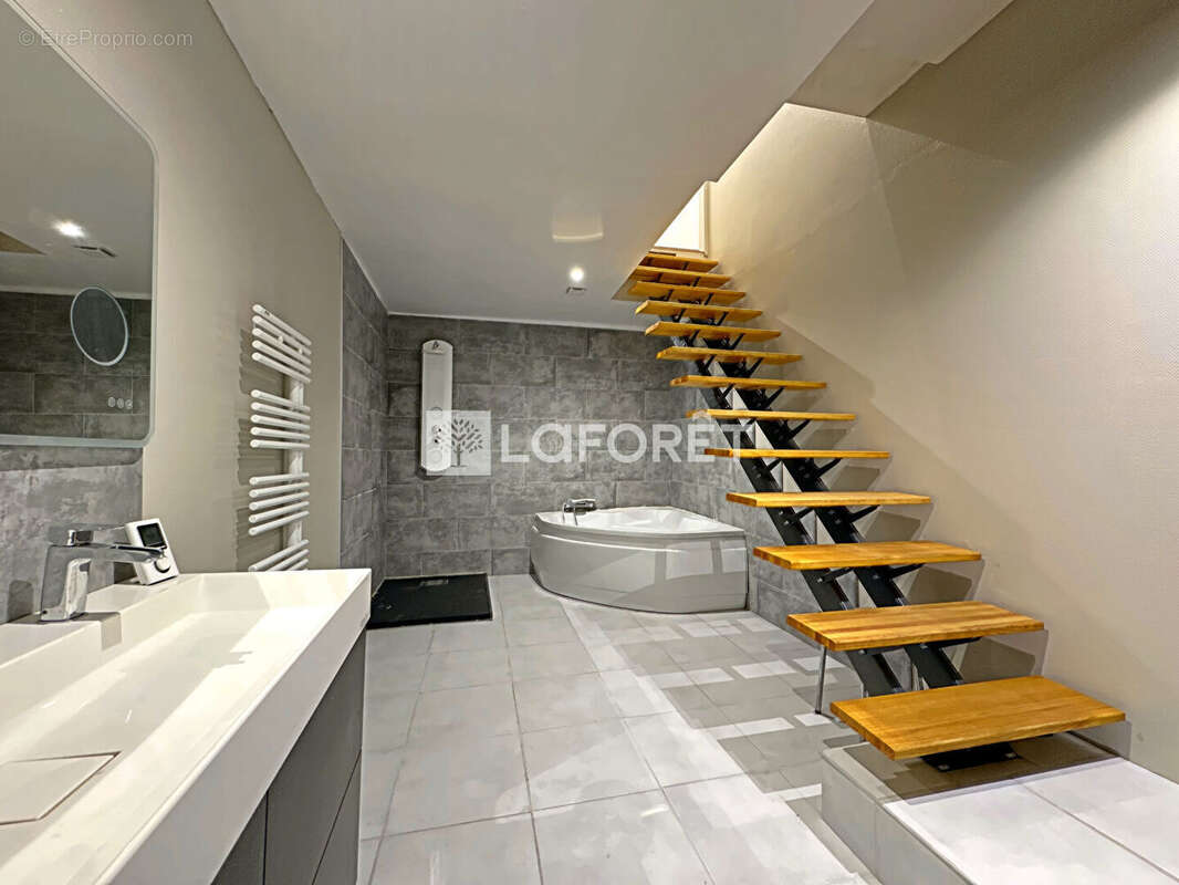 Appartement à SAINT-ETIENNE