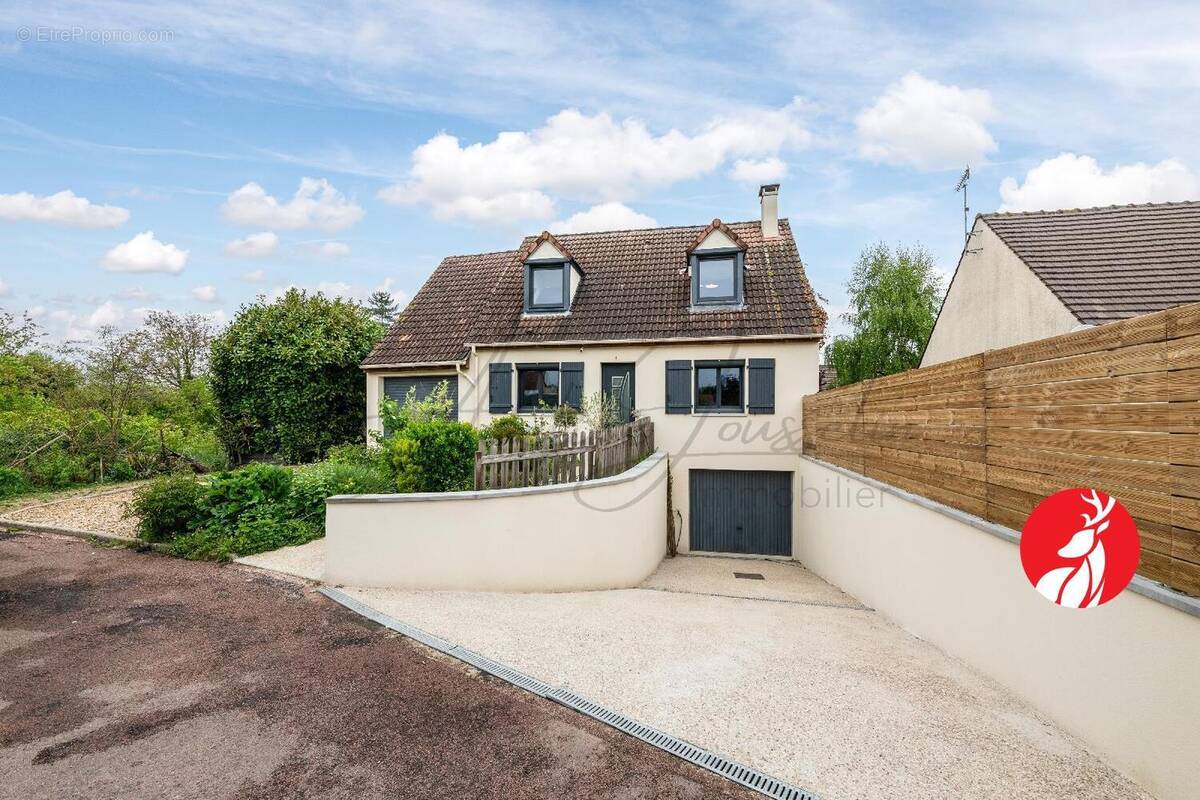 Maison à LA CHAPELLE-LA-REINE