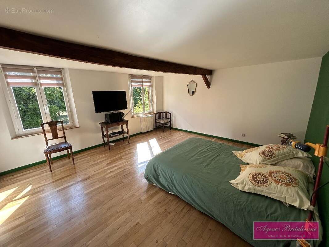 Maison 202 m² à Montreuil-Sur-Breche  - photo 6