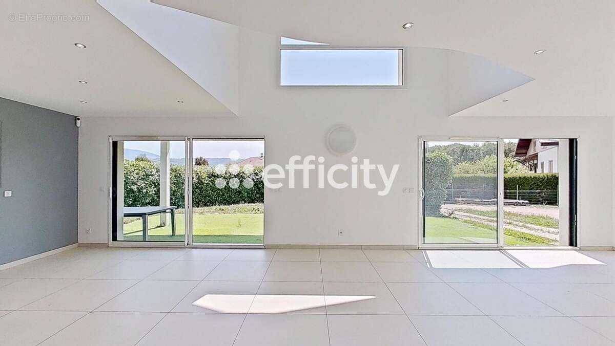 Maison 200 m² à Viry  - photo 3