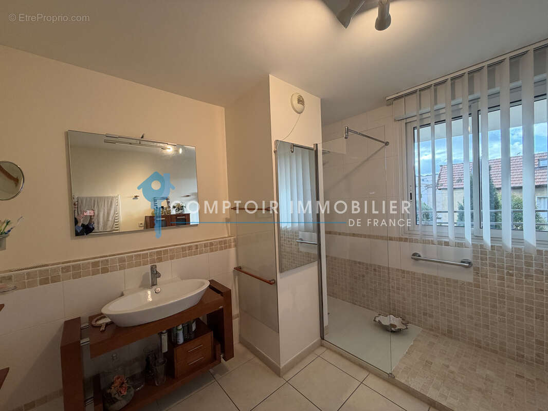 A VENDRE - Nîmes -  JEAN JAURÈS - Appartement  5 Pièces 152 m2 - Garage- 2 terrasses 46 m2 - photo 9