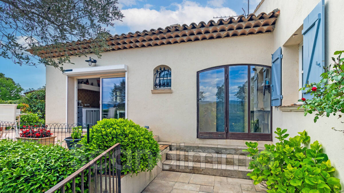 Maison à ROQUEBRUNE-SUR-ARGENS