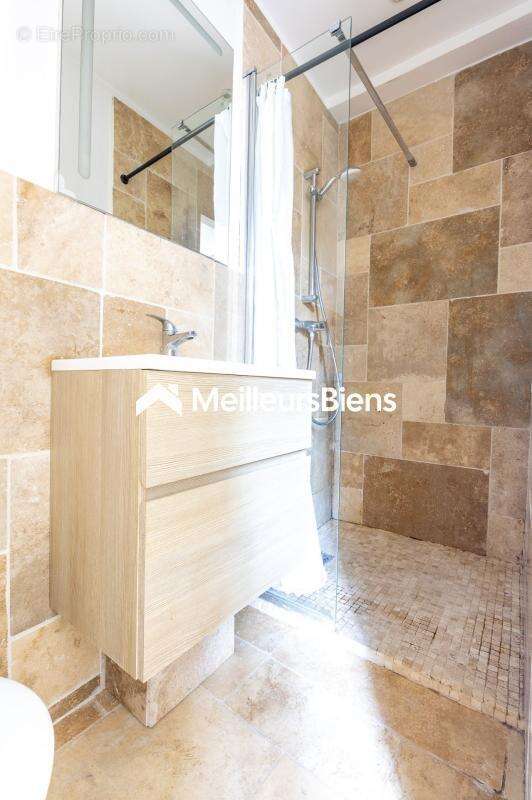 Appartement à ROQUEBRUNE-SUR-ARGENS
