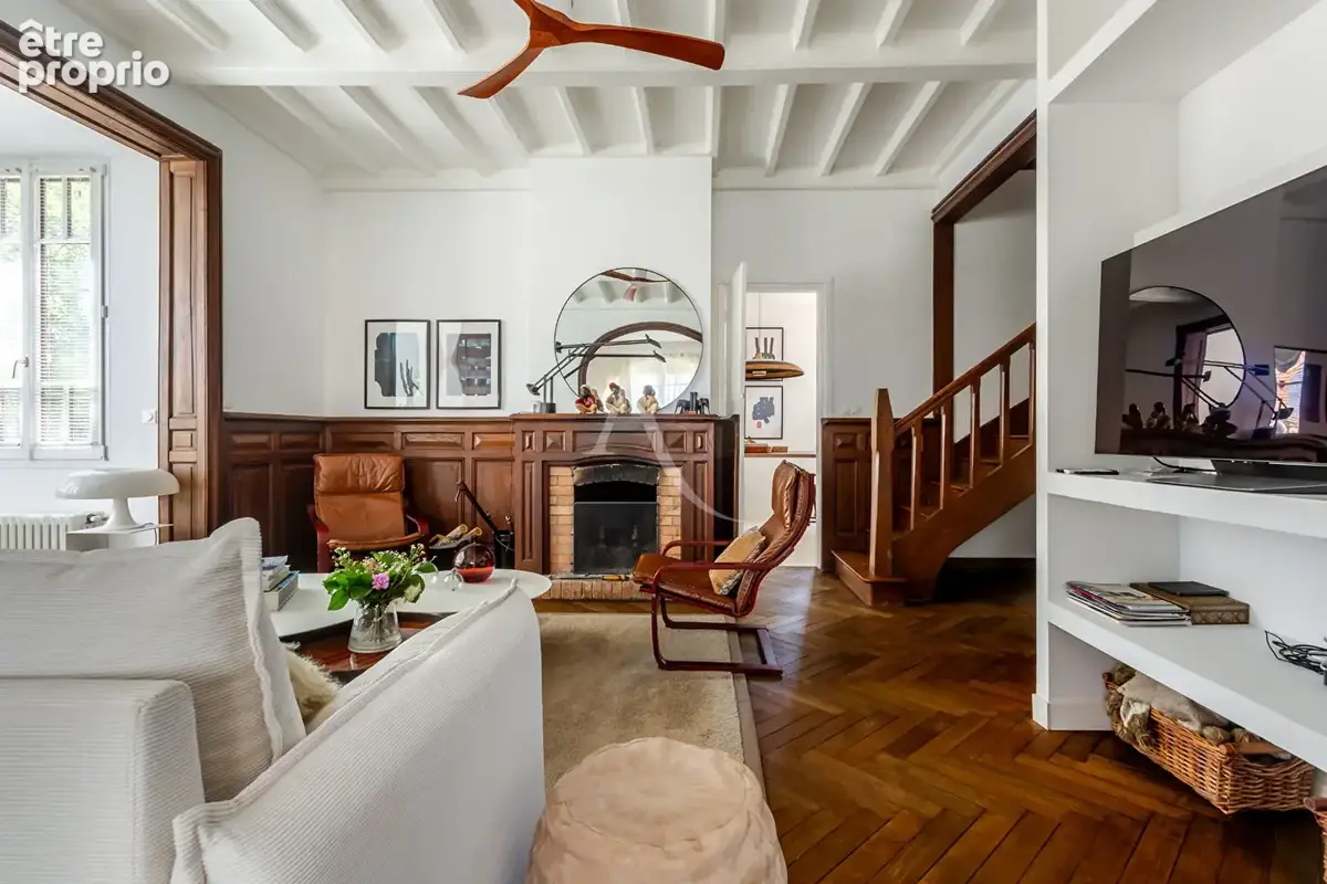GRADIGNAN - Belle propriété de 231 m² aux belles prestations anciennes conservées - photo 5