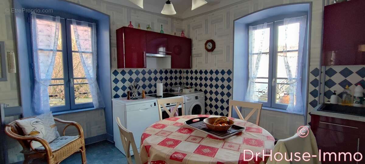 Maison à SIAUGUES-SAINTE-MARIE