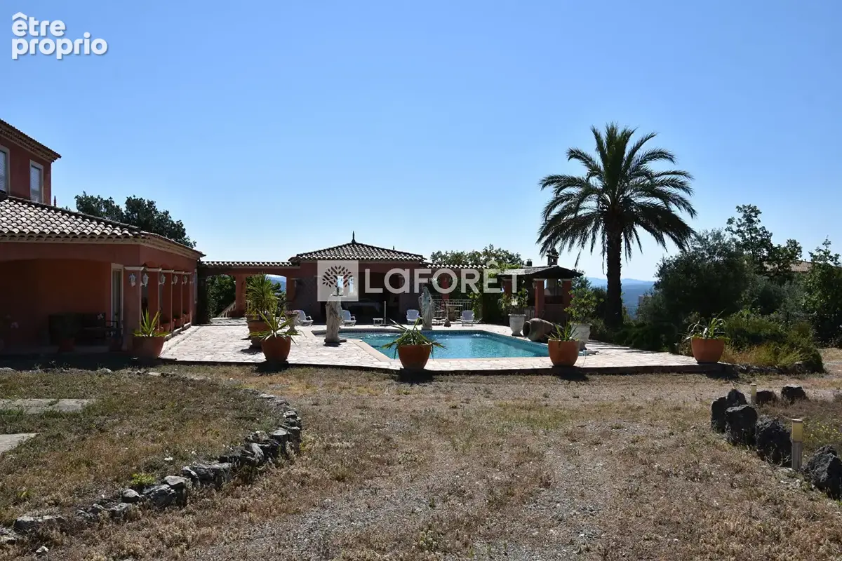 Propriété provençale vue panoramique Piscine balnéo et Helisurface - photo 16