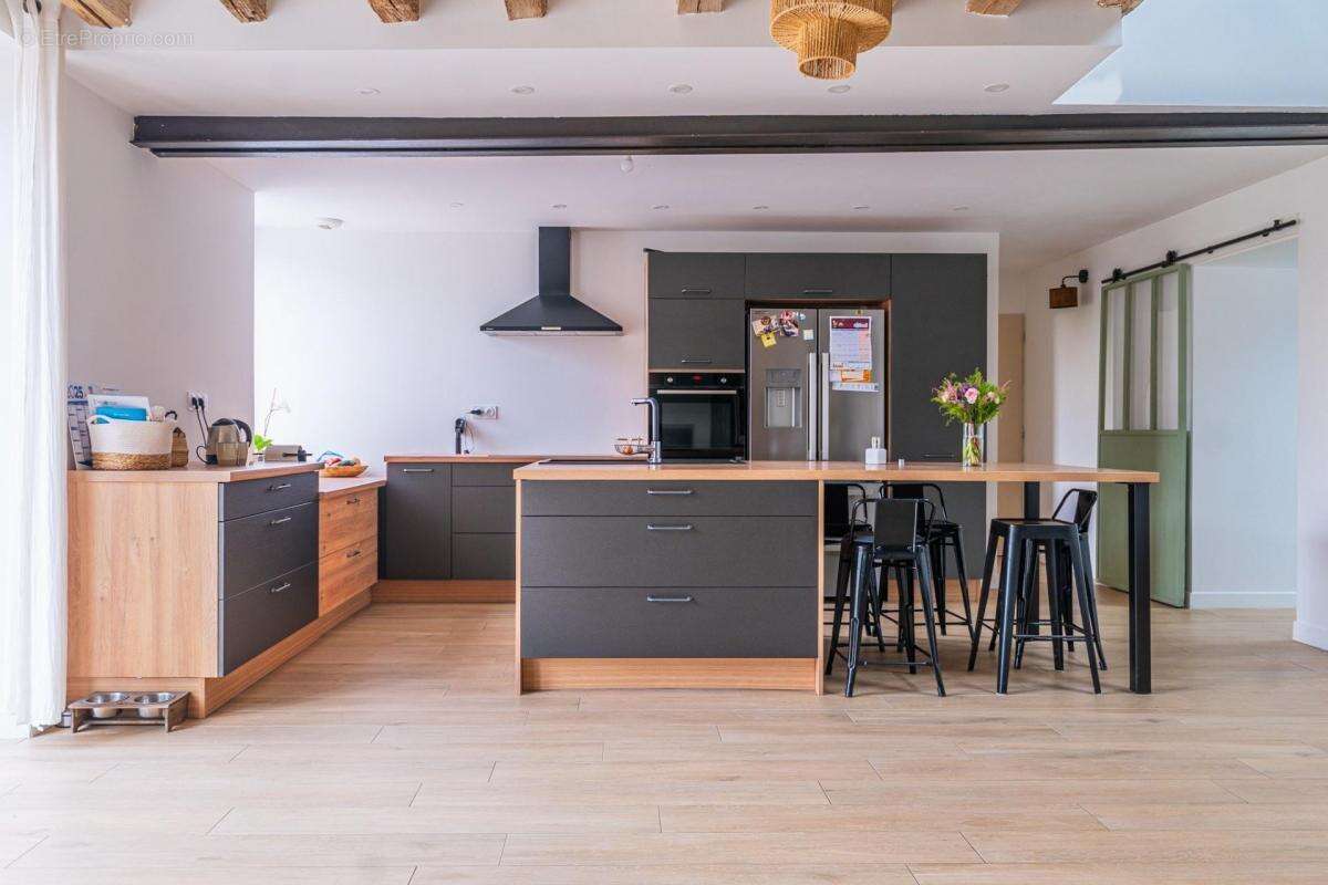 Maison à NEUVILLE-SUR-SARTHE