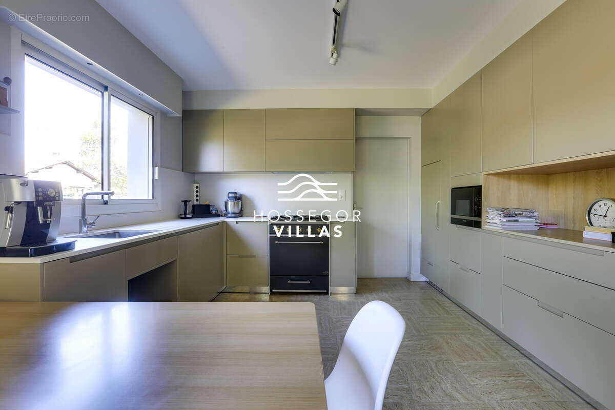 Appartement à ANGRESSE
